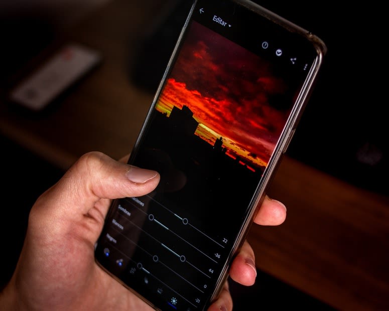 Splice & Remini - AI-powered breathtaking video & photo editing apps